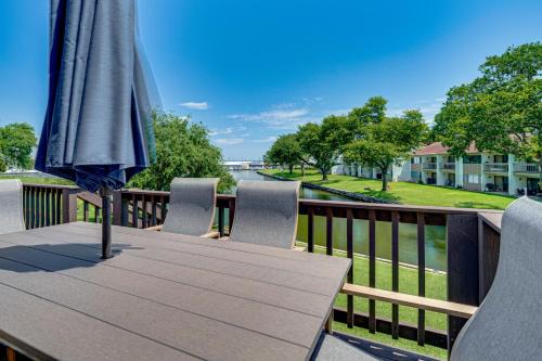 Walden on Lake Conroe House | Lake Conroe Waterfront in Walden! Lovely 4 Bdrm!