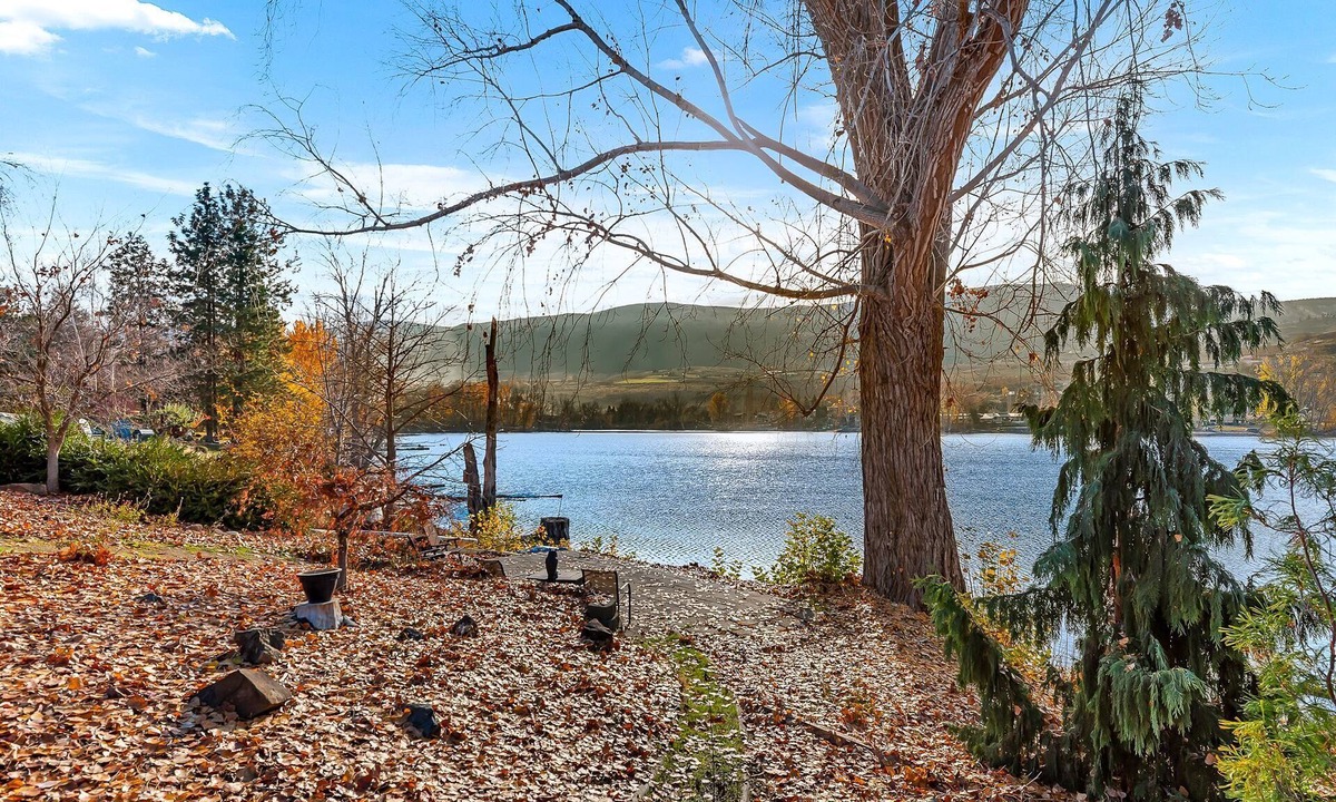 Malaga House | Lake Cortez Cottage - Year Round Fun