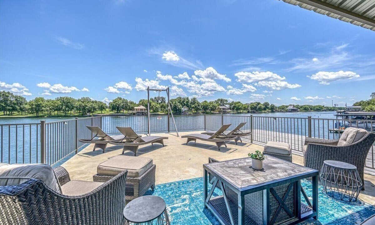 Kingsland House | Lakefront Dock, Hot Tub & Great for Groups