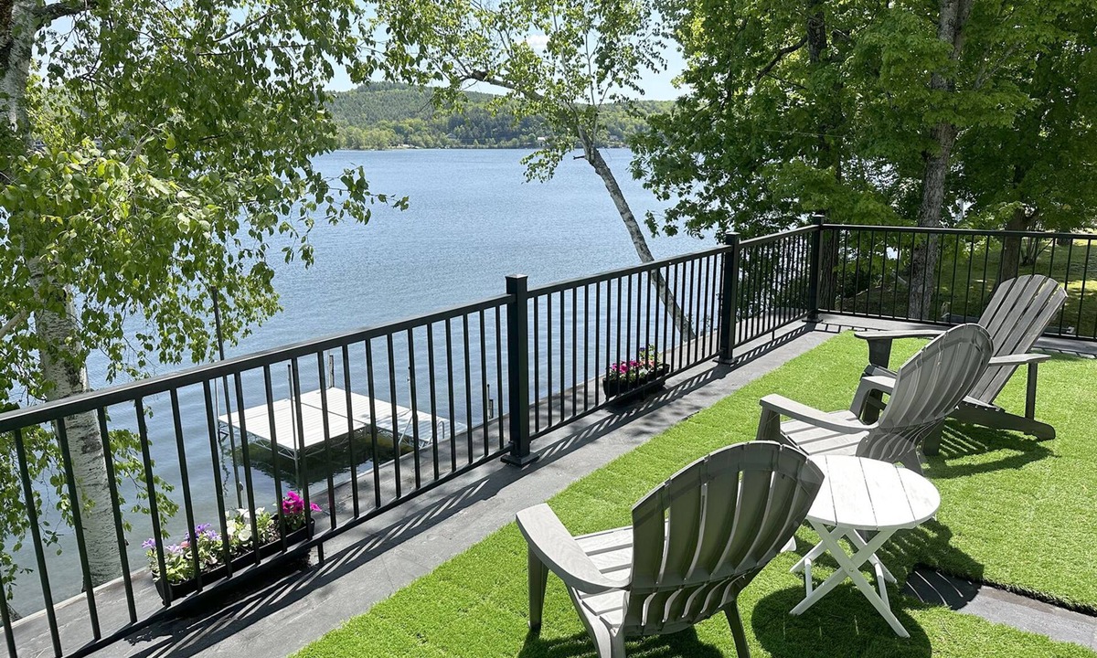 Crystal Beach House | Lakefront House with Dock, Kayaks Paddleboard and Canoe