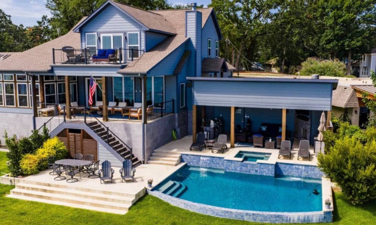 Tool House | Lakefront. Private Infinity Pool. Hot tub. Fishing dock.