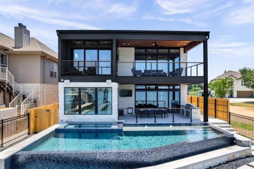 Granite Shoals House | Lakefront Stay for 16 with Pool Dock & Game Room