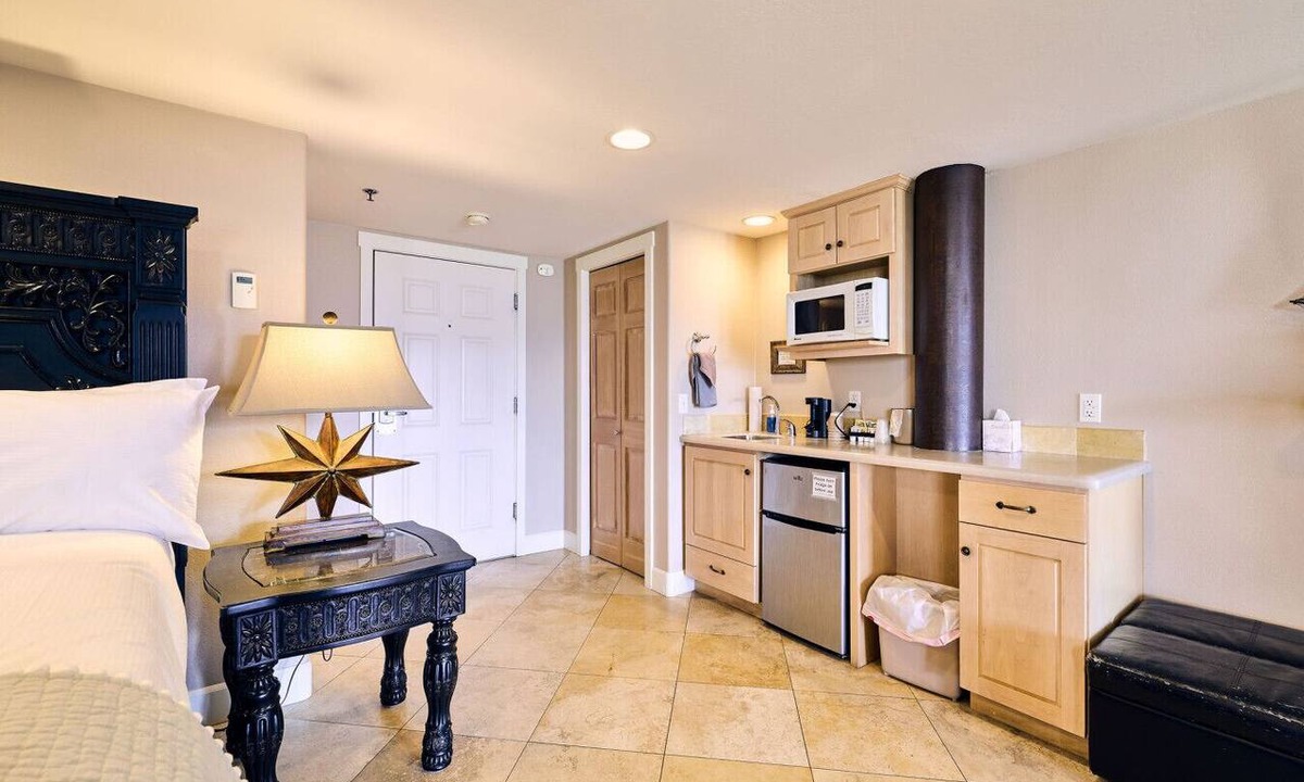 Homer Condo | Lakeshore Lodging Lodge 619