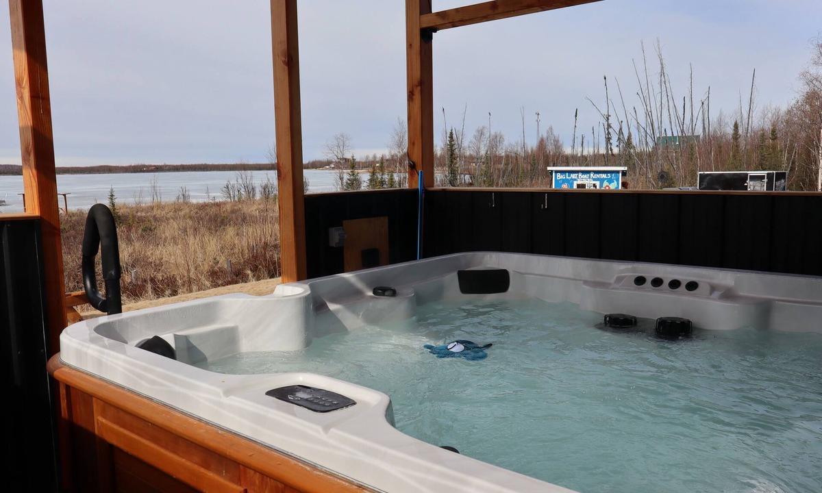 Big Lake Cabin | Lakeside Cabin 2 w/Hot Tub, Sauna & Watercraft Rentals