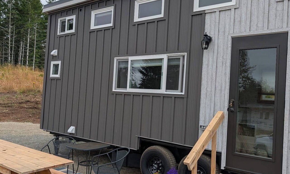Shelton Apartment | Lakeside, Cozy Tiny Home - Quaint and Fully Equipped