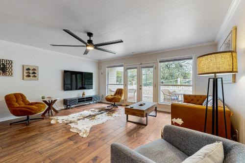 Riverside House | ‘Lakeside Getaway’ w/Patio on Lady Bird Lake
