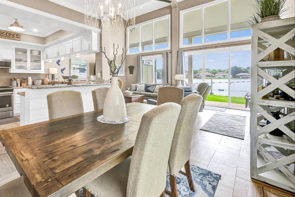 April Sound House | Lakeside Haven