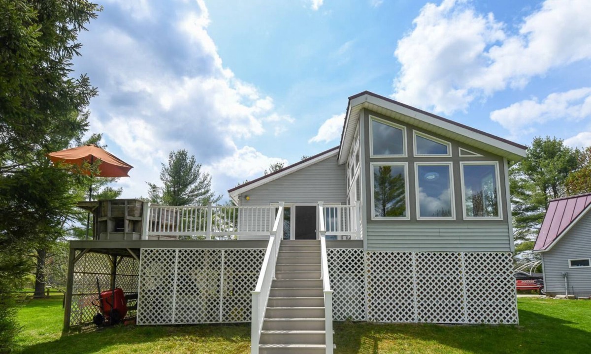 Oxford House | Lakeside Home with 450 feet of Private waterfront on Thompson Lake