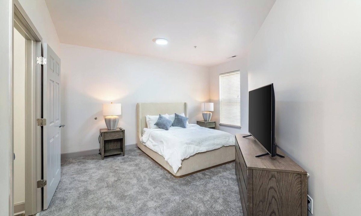 Corryville Apartment | Landing | Amazing 2BD, Gym, Pool