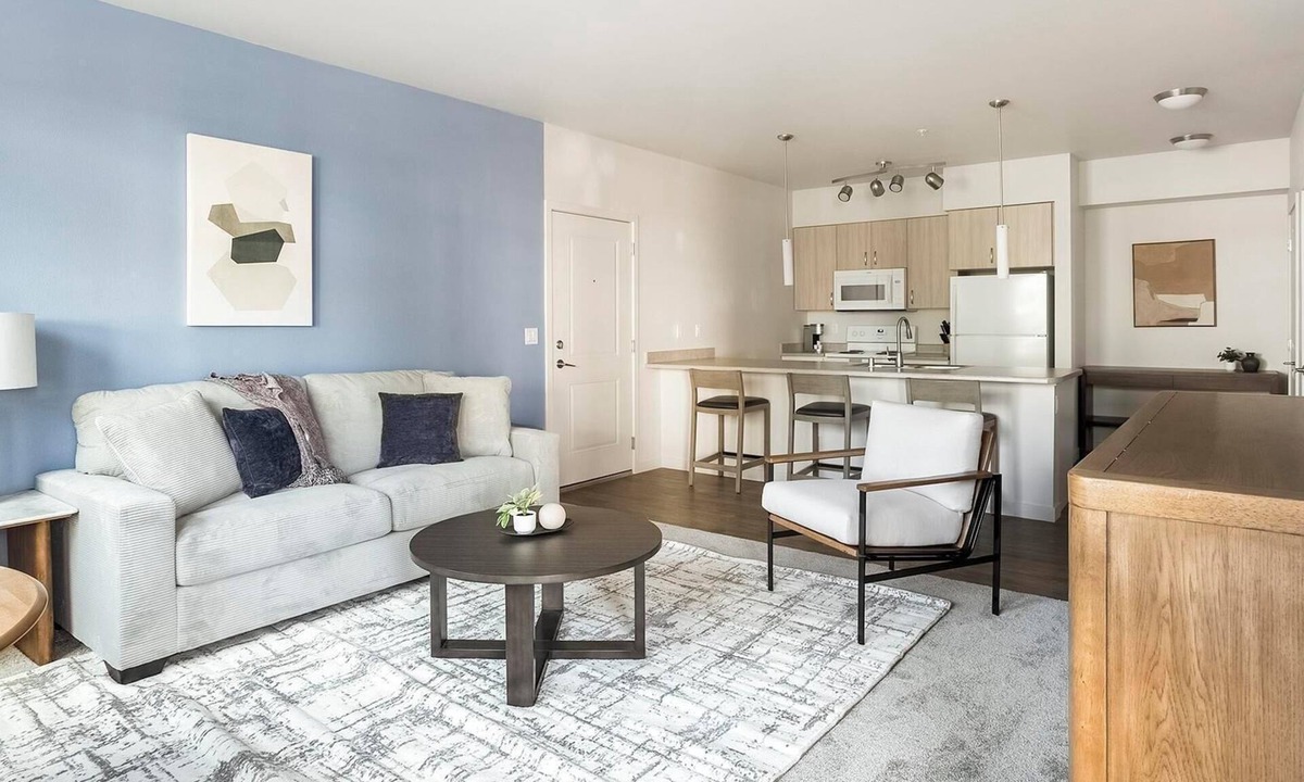 Smokey Point Apartment | Landing | Beautiful 1BD, Gym, Pool