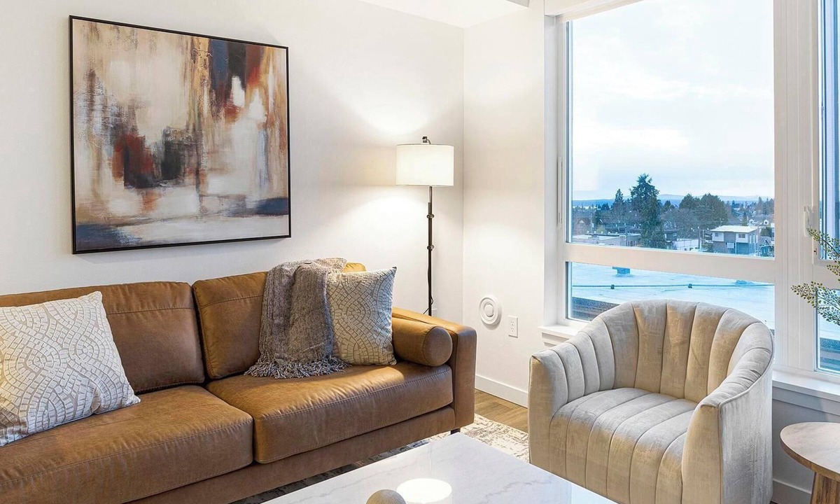 Crown Hill Apartment | Landing | Beautiful 1BD, Gym