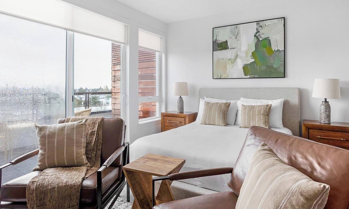 Crown Hill Apartment | Landing | Beautiful 1BD, Gym