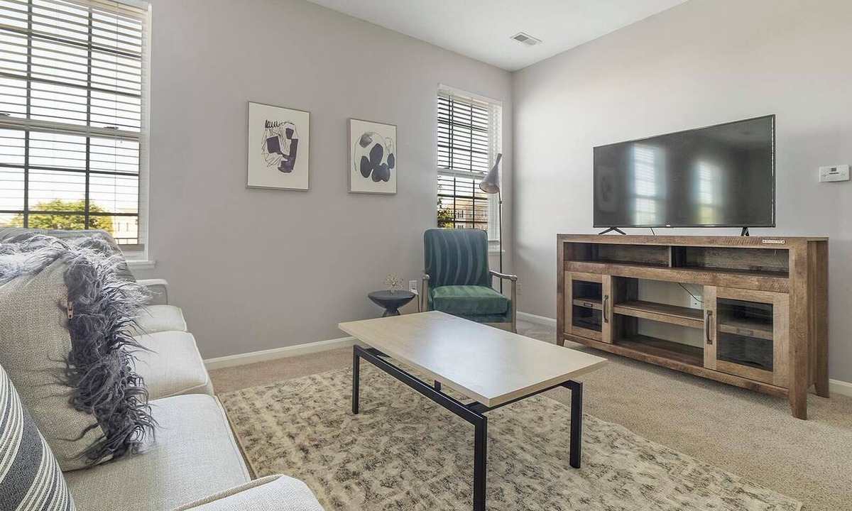 Canal Winchester Apartment | Landing | Beautiful 1BD, Clubhouse, Gym