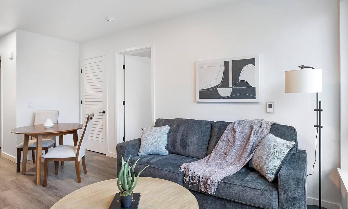 Crown Hill Apartment | Landing | Chic 1BD, Gym