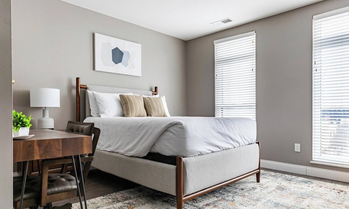 Downtown Columbus Apartment | Landing | Chic Studio, Gym, Clubhouse