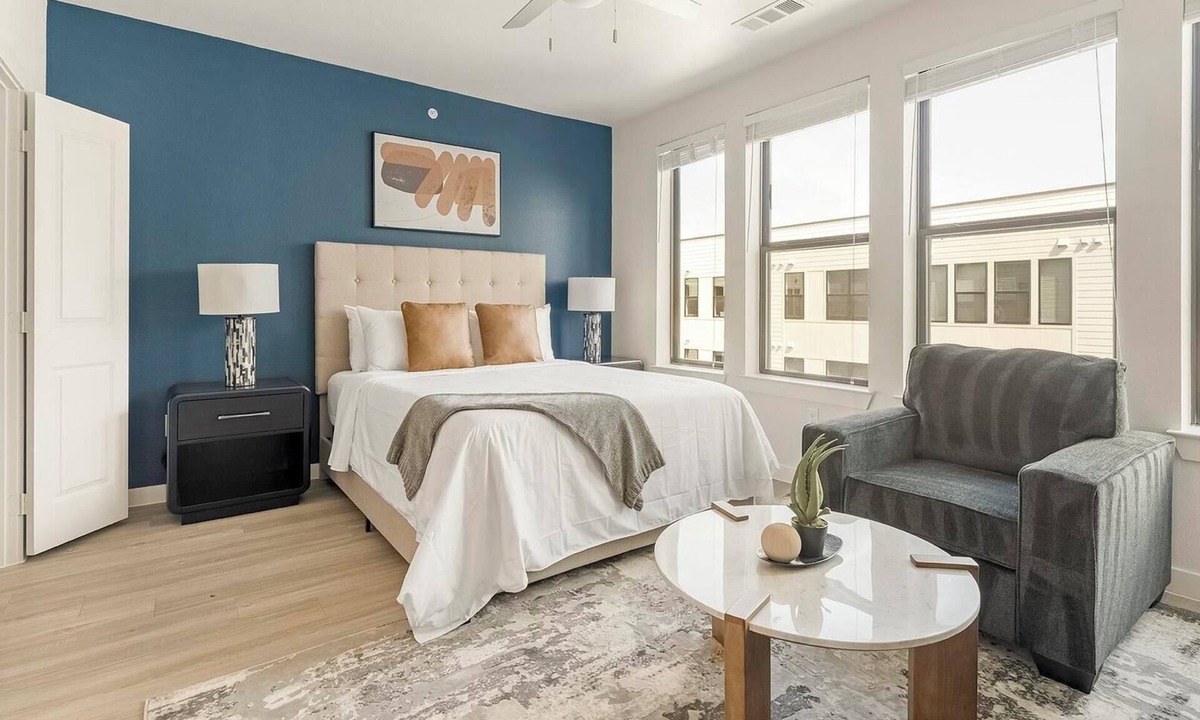 Sweetbriar Apartment | Landing | Chic Studio, Gym, Pool