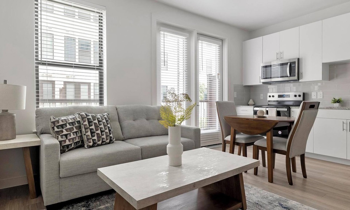 Sweetbriar Apartment | Landing | Incredible 1BD, Gym, Pool