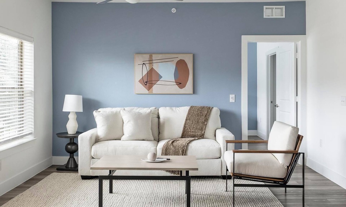 Leander Apartment | Landing | Modern 2BD, Pool, Gym