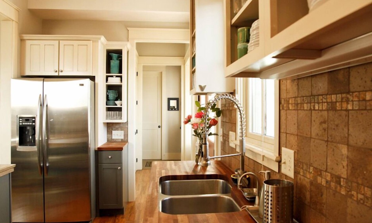 Buena Vista House | Large, beautiful home on the park in South Main