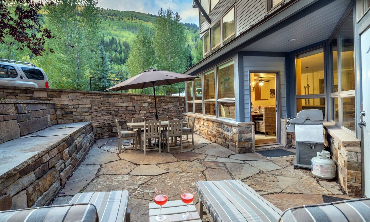 Telluride Condo | Large Comfortable Condo on 1 level, Spacious stone patio, 5 min to Skiing