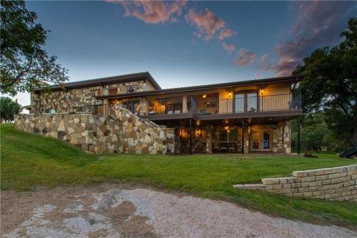 Granite Shoals House | LBJ Lake Home - Private Cove - Lake Toys - Boat Slip