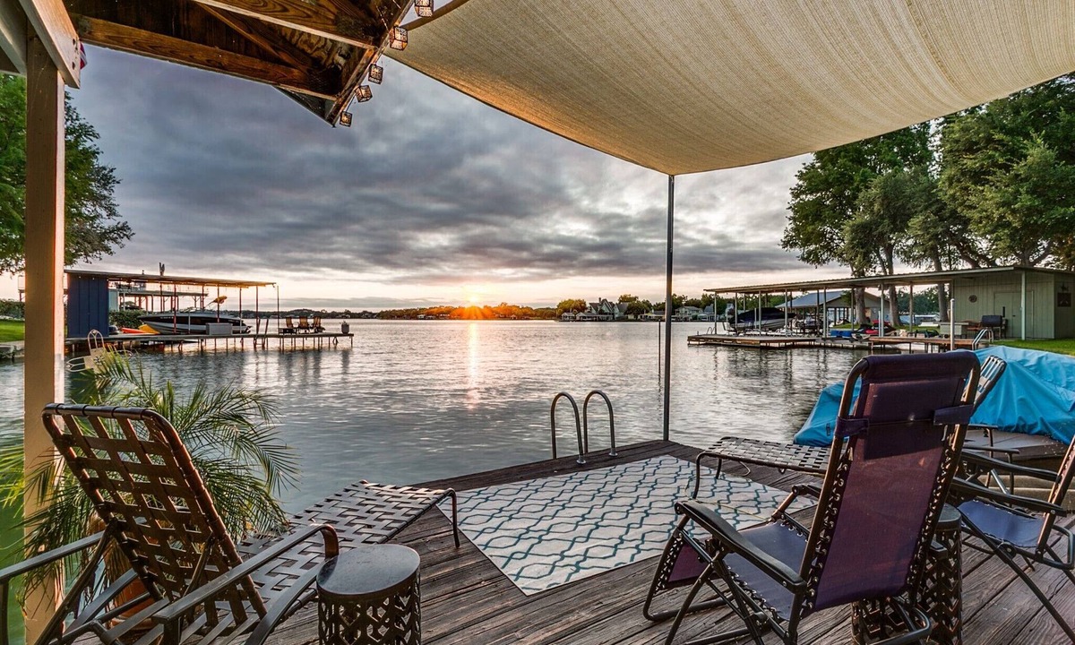 Granite Shoals House | LBJ Lakefront-Private dock and great sunsets!