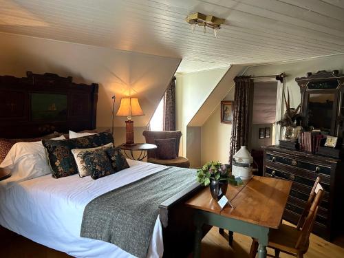 Le Bic Hotel | Le Mange Grenouille