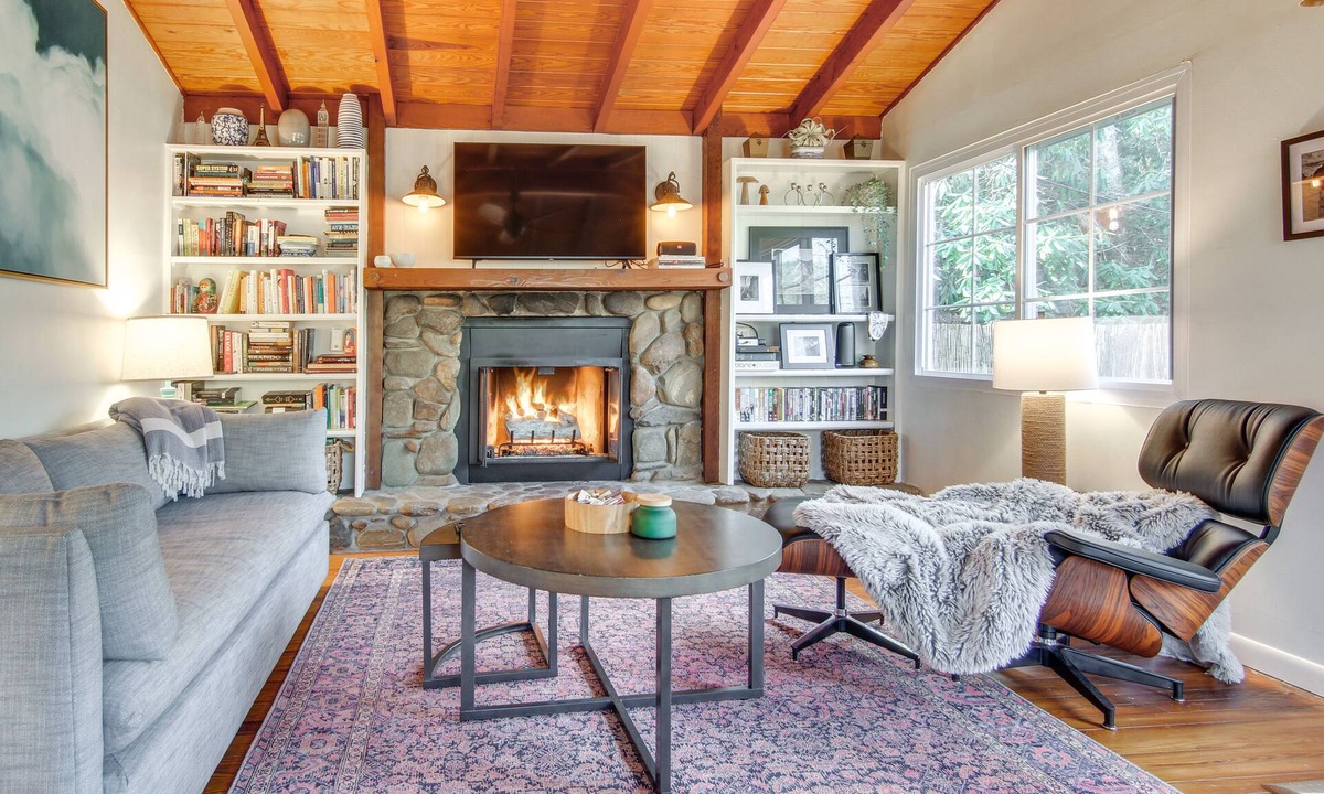 Black Mountain Cottage | 'Le-Petit Chalet' w/Fire Pit ~ 15 Mi to Asheville
