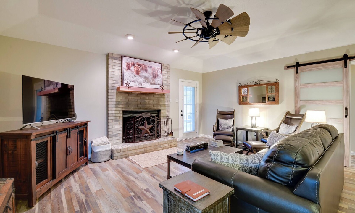 Granbury House | 'Leaping Toad Ranch' ~ 9 Mi to Lake Granbury!
