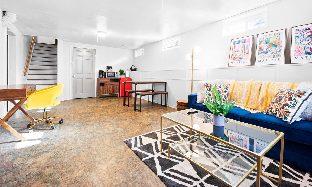 South Westminster Apartment | Loftium | Spacious 1 Bedroom Suite in Westminster!