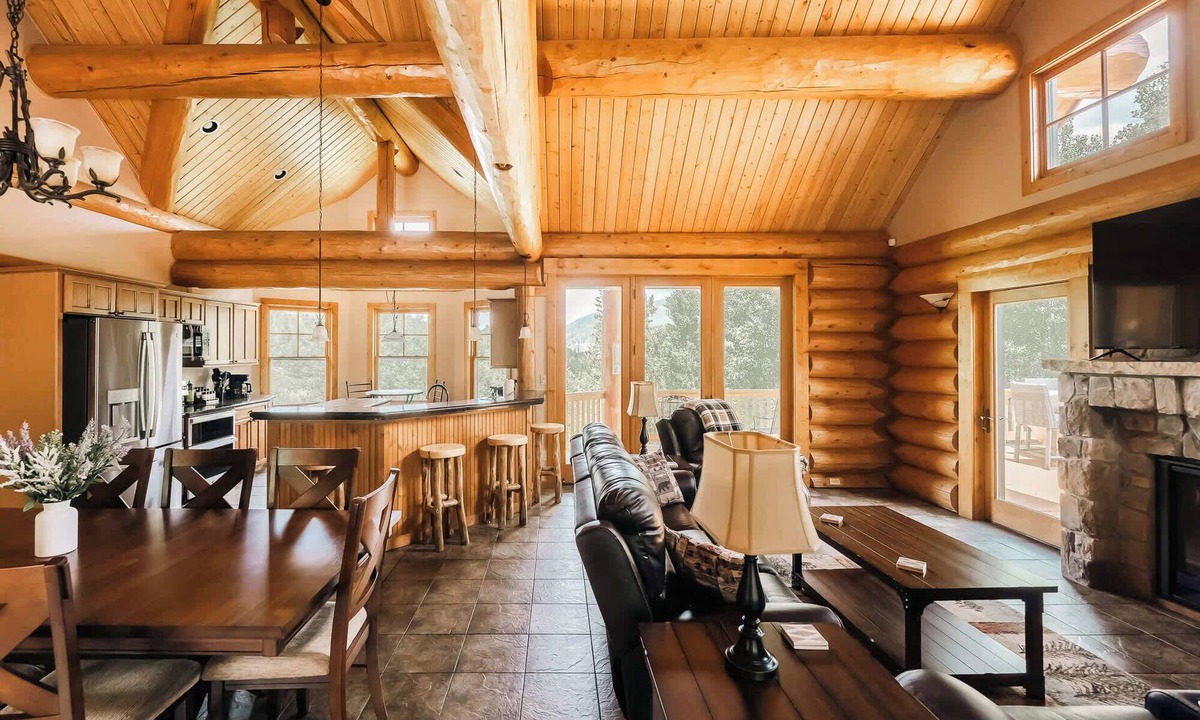 Three Peaks Cabin | Log Cabin Getaway | Hot Tub | Ski, Hike, Relax