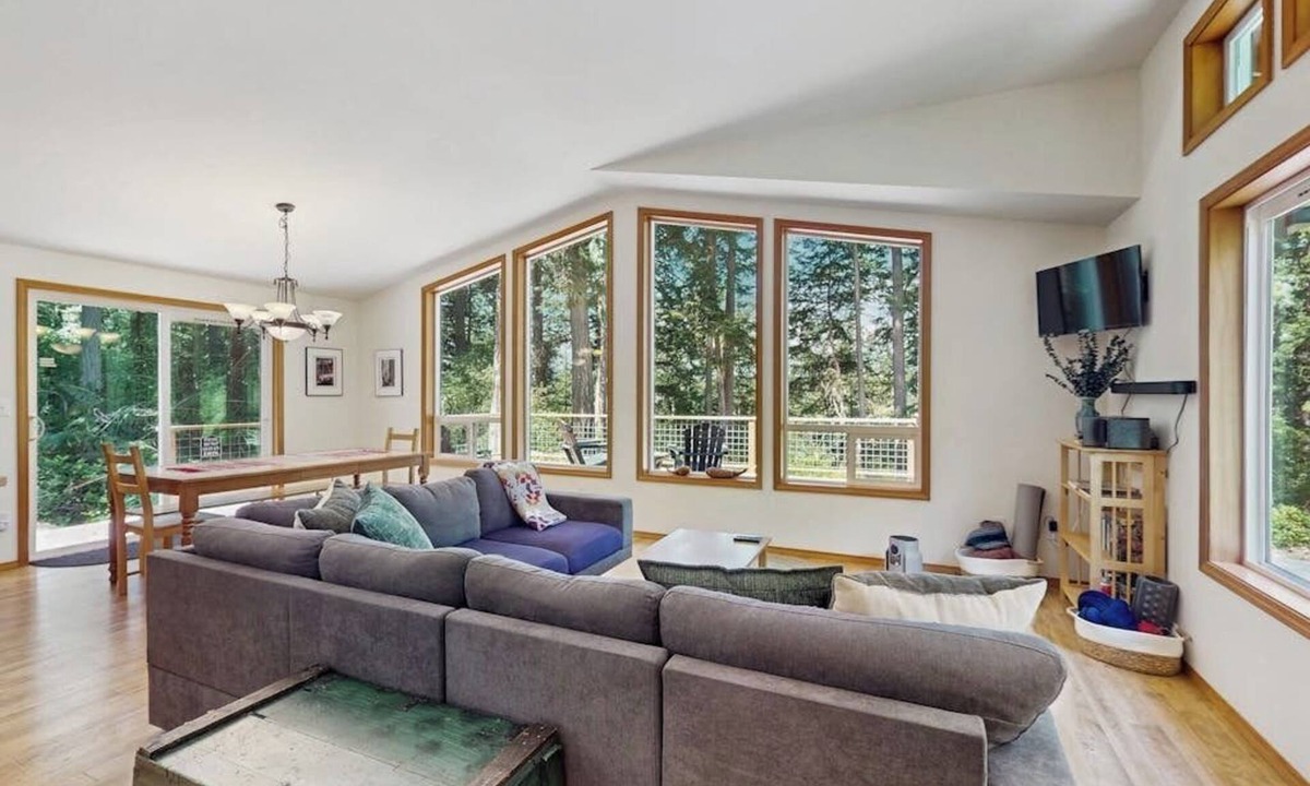 Lopez Island House | Lopez Island escape with stunning views, hiking nearby & sunset vistas