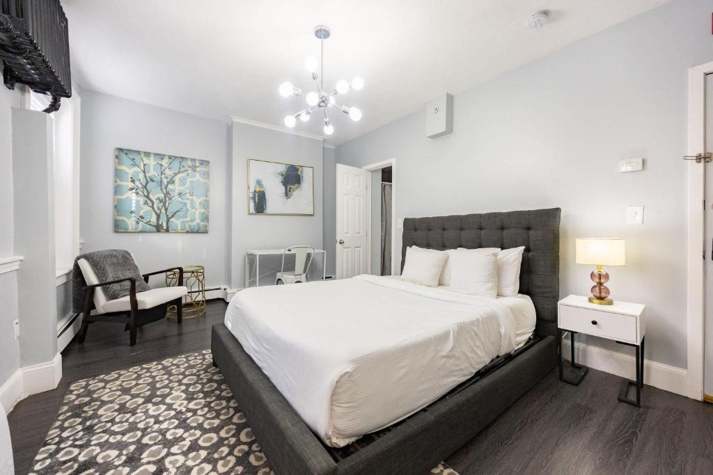 Bay Village Apartment | Lower Level Studios In Hip Bay Village