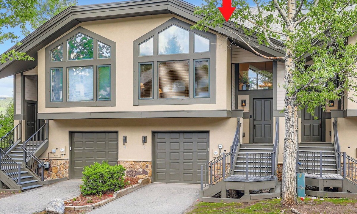 Peak 9 Ski Chalet | LUX 3/3 CHALET! 4 MIN WALK TO QUICKSILVER LIFT & MAIN ST! "PRIVATE HOT TUB"