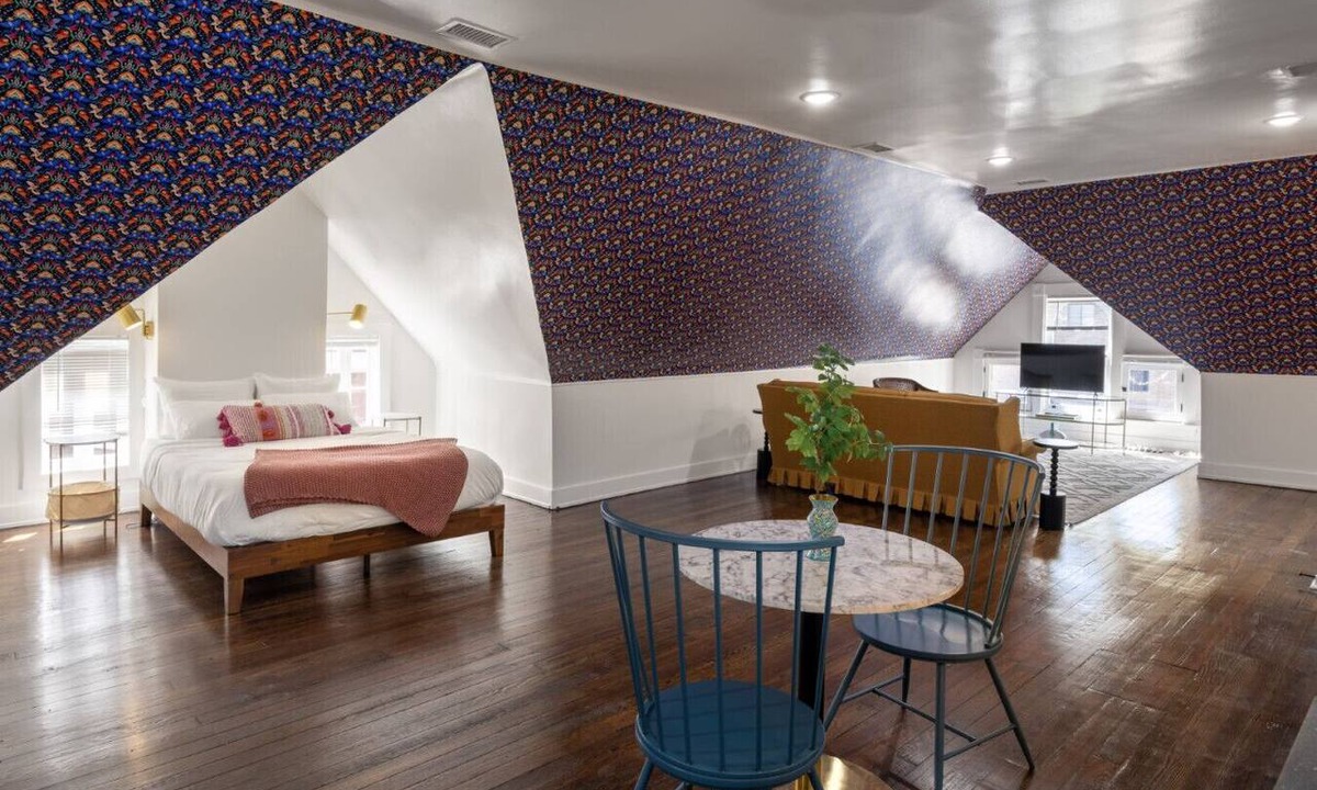 East Walnut HIlls Apartment | Lux Studio Central to Everything