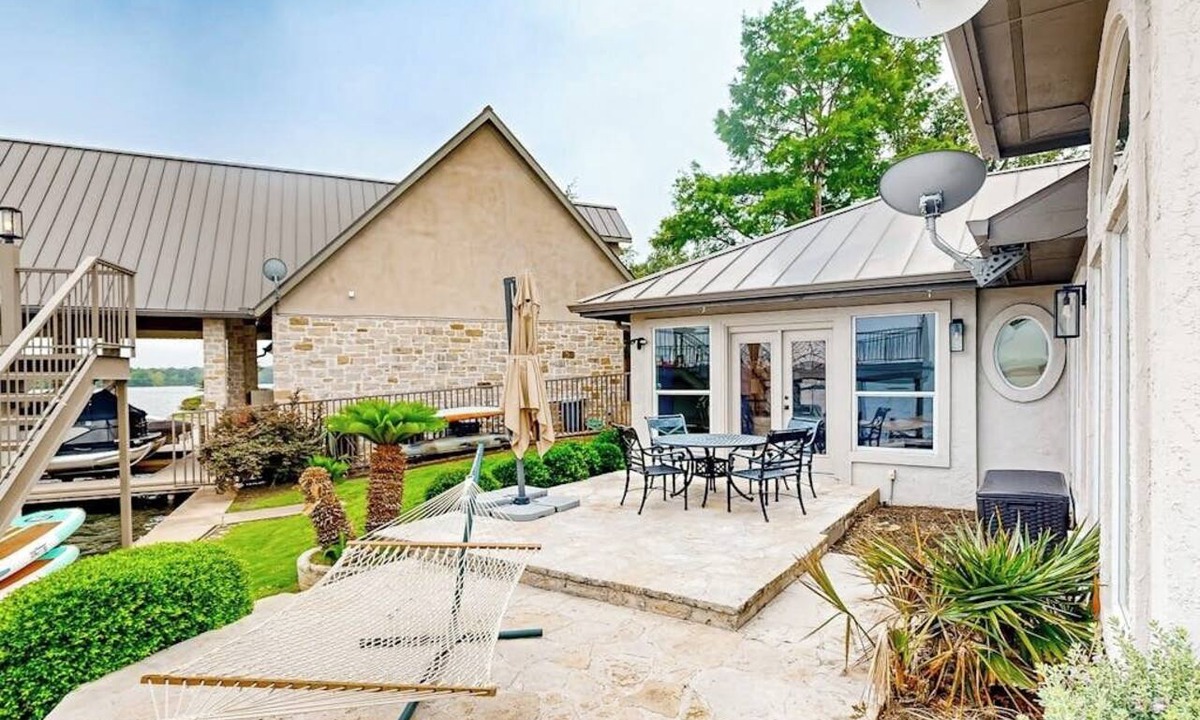 Horseshoe Bay West House | Luxe Lakefront Retreat With Private Pool, Spa, Lakeside Terrace, Gourmet Kitchen
