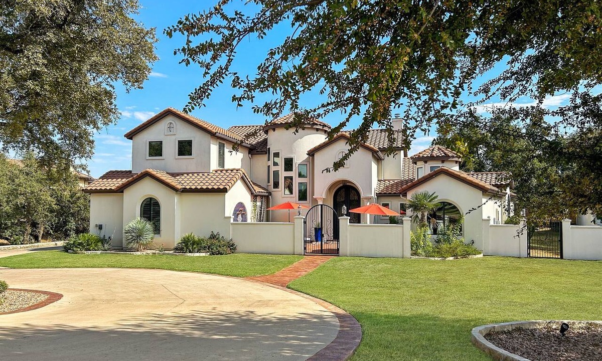 Cedar Park House | LuxGroupVilla, Pool, Sport Court, Game Room