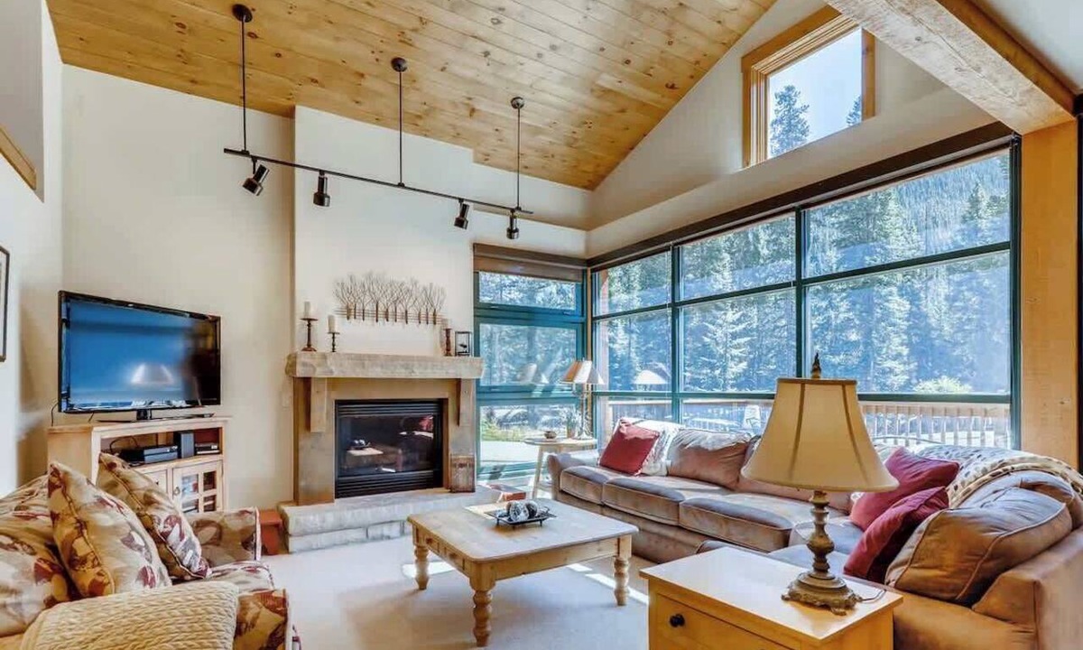 Keystone House | Luxury 3 Bed/3bath-Townhome, River Behind, hot tub