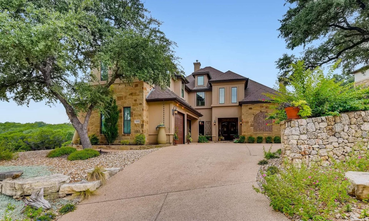 Greenshores House | * Luxury 4500 sf home* Pool/Spa * near Lake Austin
