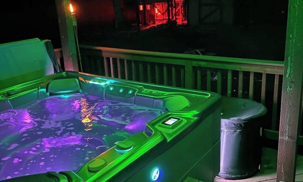 Eagle River Bed & Breakfast | Luxury Alaska Spa Retreat Hot Tub Sauna Cold Plunge Fire Pit