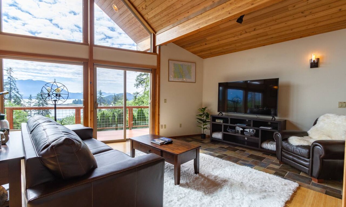 Juneau House | Luxury Auke Bay Chalet~ Ocean views, Hot tub, Sauna, fireplace, Ultimate Retreat