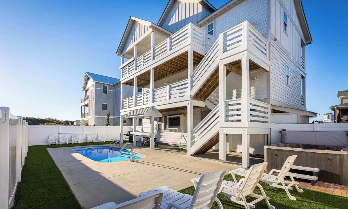 Ocean Sands House | Luxury Corolla Home, 3 Mins to Beach & Lake Views!