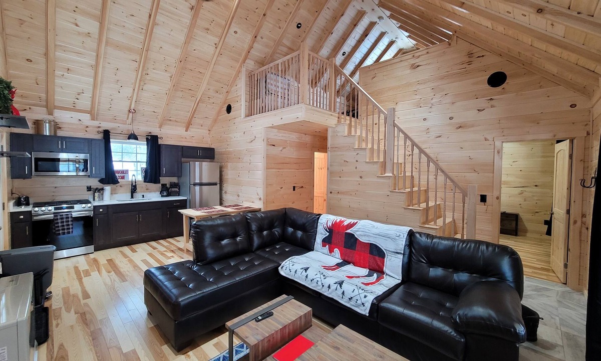 Jackman Cabin | Luxury custom built cabin in Jackman WITH DIRECT TRAIL ACCESS FOR POWERSPORTS