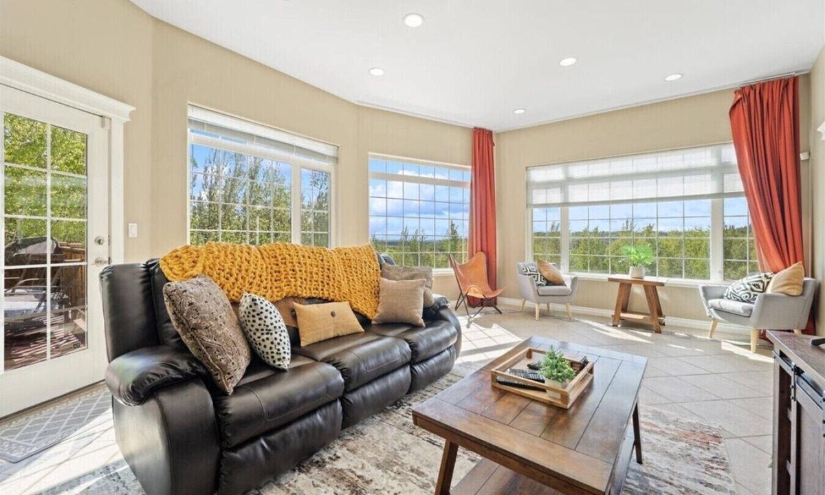 Fairbanks House | Luxury Hideaway/Stunning Vista View and Aurora