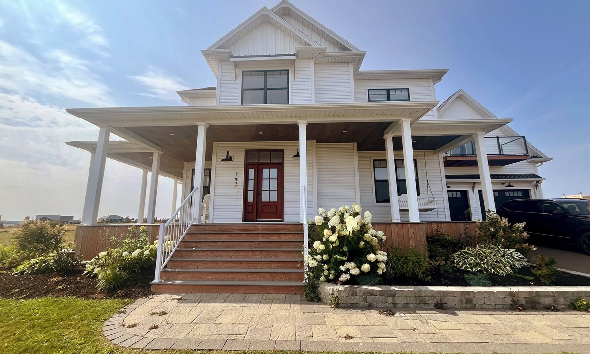 North Rustico House | Luxury home with water view in beautiful North Rustico.