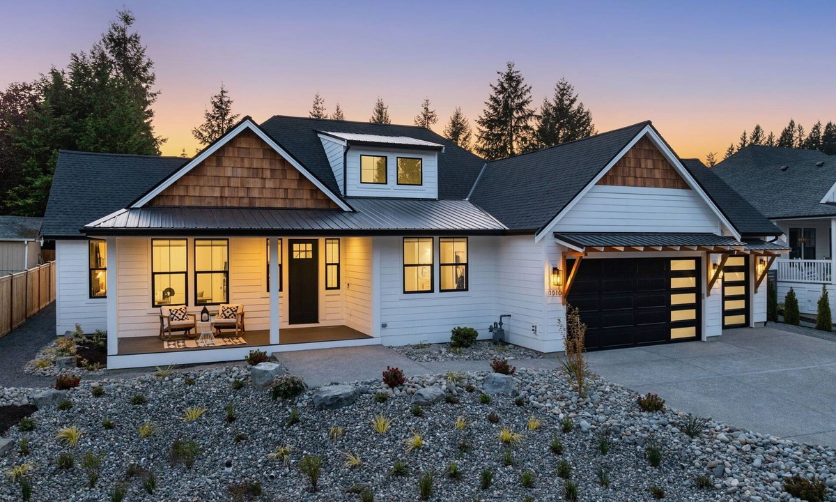 Lake Stevens House | Luxury Living in Lake Stevens. Wonderful 4 bedroom & 3.5 bath