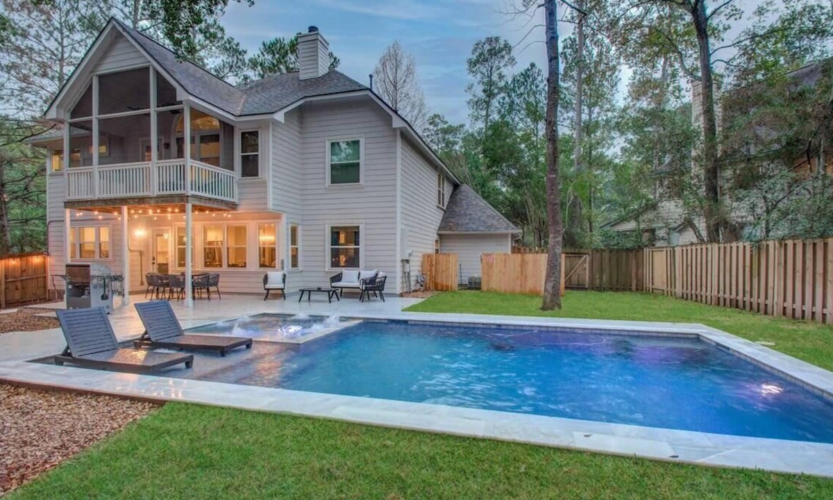 Alden Bridge House | Luxury Mansion Dream Home - 6 Bed, Pool, Grill