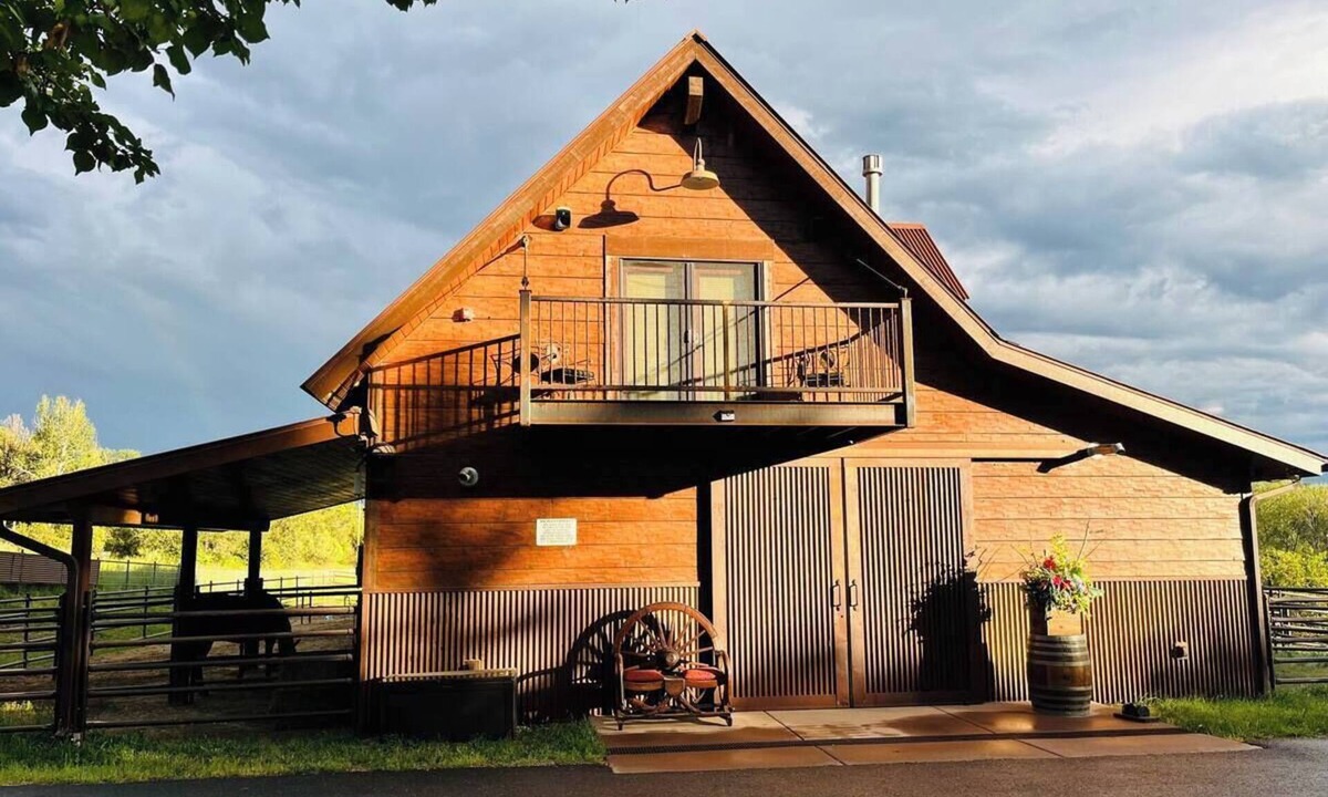 Durango House | Luxury Meets Rustic Charm Stunning Barn Apartment on a Ranch
