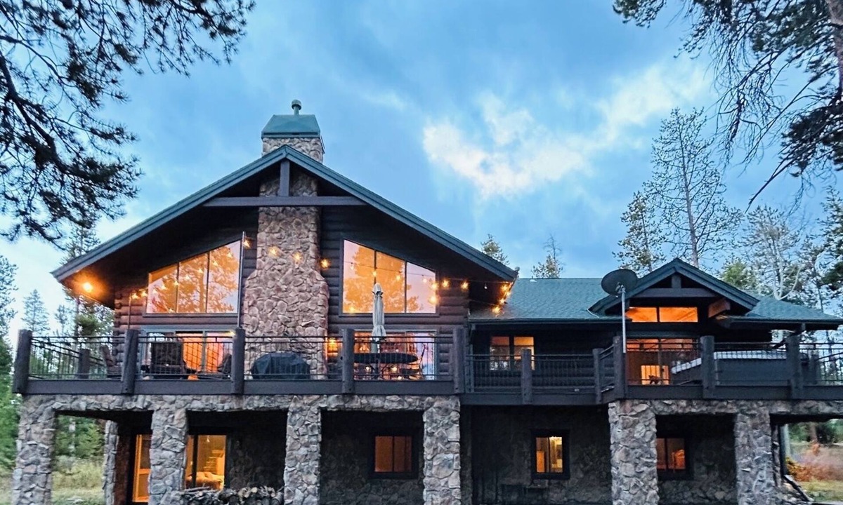 Granby House | Luxury Mountain Cabin: Hot Tub, Mtn Views, Game Room - Sleeps 10 - Winter Park