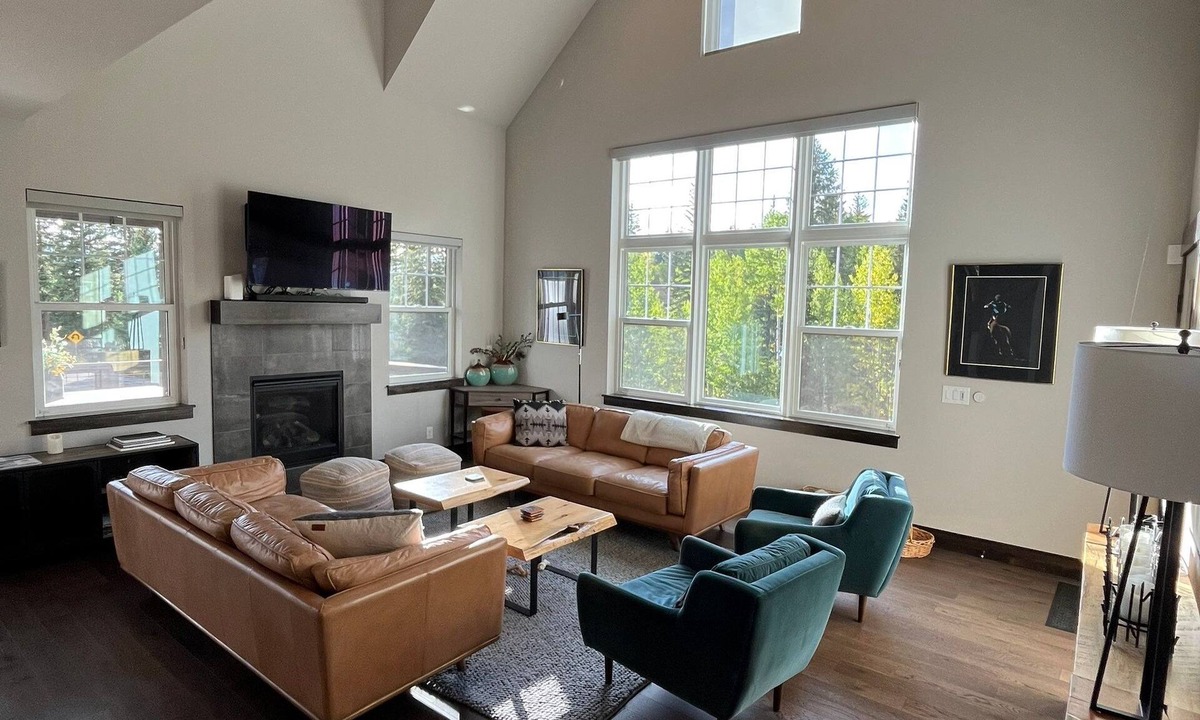 Rendezvous House | Luxury Mountain Home I Hot Tub I Trail Access I Quiet I Minutes to Winter Park